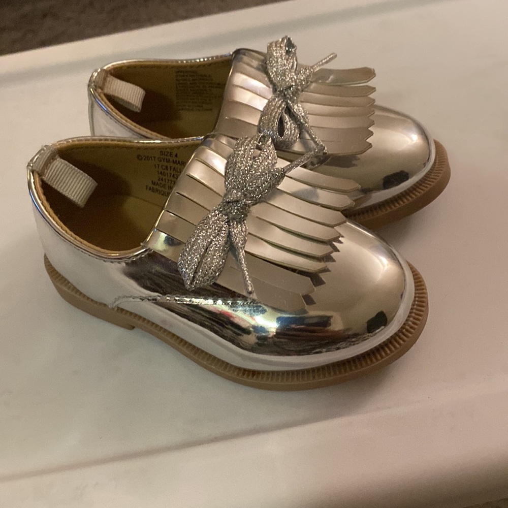 Toddler Silver crazy 8 shoes - Picture 1 of 6